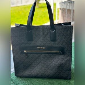 Michael Kors Kenley Tote - Black